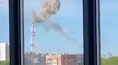 Footage of a missile hitting a TV tower in Kharkov is shown