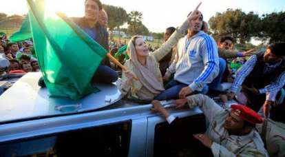 무아 마르 카다피 (Muammar Gaddafi) 군사 고문관과 러시아 장교와의 면담