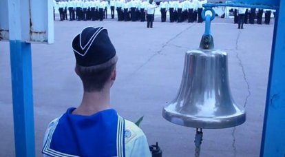Was sind Flaschen und Glocken und warum werden sie geschlagen: Traditionen und Bedingungen der russischen Flotte