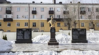 Who is killing the historical buildings of the flight school in Lipetsk and why?