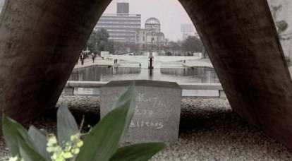 히로시마는 원자 폭탄의 희생자를 추모