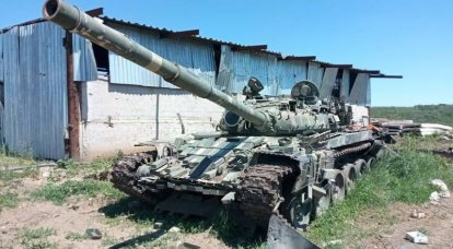 Видео сдачи в плен экипажа украинского танка Т-72 с заваренными люками появилось в Сети