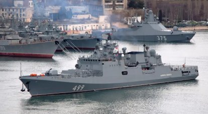 흑해 함대의 호위함 "Admiral Makarov"가 "Guards"라는 명예 칭호를 받았습니다.