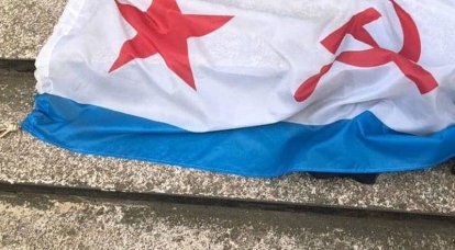 В Одессе 23 февраля полиция задержала мужчин, развернувших флаг ВМФ СССР