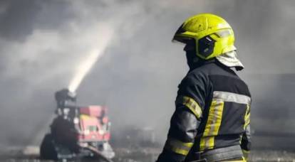 Fonti ucraine hanno riferito di esplosioni a Krivoy Rog e Kharkov dopo un raid aereo
