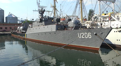 СМИ: Единственный выведенный из Крыма украинский корабль матросы чинят за свой счет