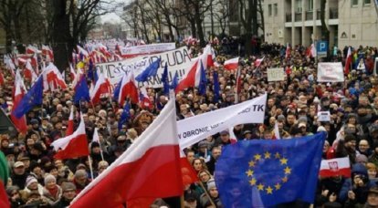폴란드의 시위로 외부 정치 세력의 관심을 보아라.