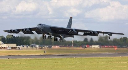 미국에서 폭격기 B-52를위한 새로운 발전소 테스트