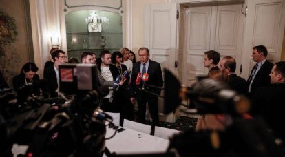 Sergey Lavrov acusou os serviços de inteligência dos EUA de tocar no telefone do embaixador russo