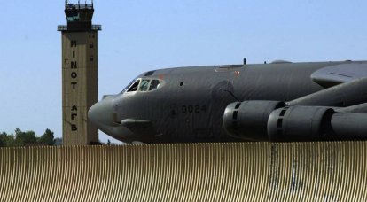 テヘランへの合図：アメリカのB-52ミサイルキャリアが中東に出現