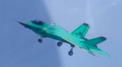 Simile all'F-35B: caratteristiche "strane" del nuovo caccia cinese