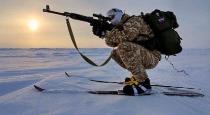 在北极恶劣的天气条件下，伞兵在滑雪板上行进