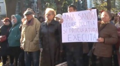 Kişinev'de protestocular parlamenterler için "Utanç Koridoru" düzenledi