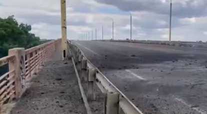 Die Ukraine räumte den Streik der Streitkräfte der Ukraine auf der Antonovsky-Brücke in Cherson ein, lügt jedoch über die Abwesenheit von Zivilisten unter den Toten