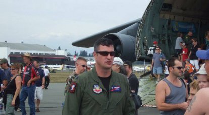 Parlando con il pilota dell'F-117 Nighthawk durante l'airshow di Abbotsford-2007