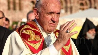 教皇フランシスコはアルメニアへの彼の訪問の間にオスマン帝国のアルメニア人虐殺の認識について宣言しました