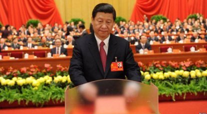 PRC Başkanı Xi Jinping'in portresini vuruyor