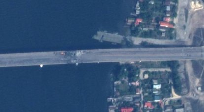 Une image satellite américaine du pont Antonovsky est apparue après une autre attaque des forces armées ukrainiennes