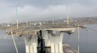 Voenkor Kots는 Kherson의 폭파된 Antonovsky 다리의 영상을 보여주었습니다.