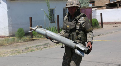 Um oficial das Forças Armadas do Cazaquistão morreu enquanto limpava armazéns militares perto de Arys