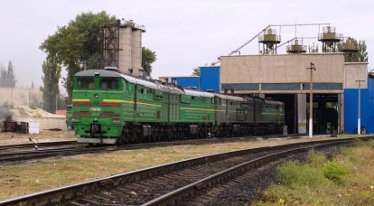 Опытный железнодорожник: Чтобы парализовать движение по путям, нужно уничтожать локомотивные депо УкрЖД