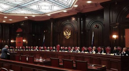 Луценко на допрос требует. Киев прислал запрос на судей российского Конституционного суда