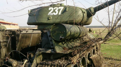 Наконец-то подбили! ВСУ обстреляли Т-34, готовившийся к Параду Победы в Луганске