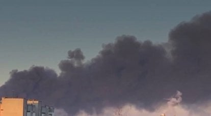 Após "chegadas" russas no céu sobre Lviv observaram uma nuvem de fumaça preta
