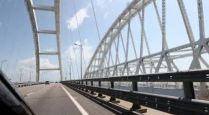 Автомобильное движение по Крымскому мосту возобновлено - в реверсивном режиме