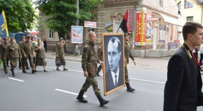 Poltava와 Ivano-Frankivsk에서 나치 행진