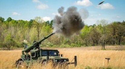 "Shoot and run." 105 mm Hawkeye self-propelled howitzer on Humvee chassis