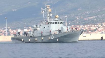 Barco de mísseis croata "Vukovar" pegou fogo durante reparos