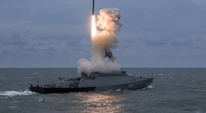 「カリブロフ」の打ち上げを伴うカスピ海の小艦隊海軍グループの指導