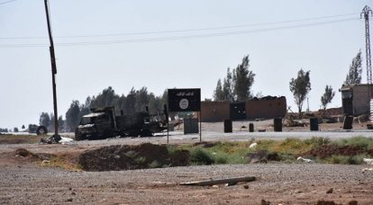 Армия САР освободила от террористов поселение и газовое поле южнее Ракки