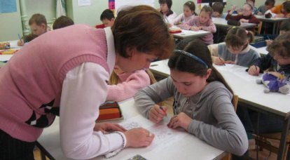 Im Falle einer Stabilisierung der Lage in der Ukraine ist es notwendig, die Frage nach der Einführung des Verlaufs der russischen Geschichte in russischsprachigen Schulen zu stellen.
