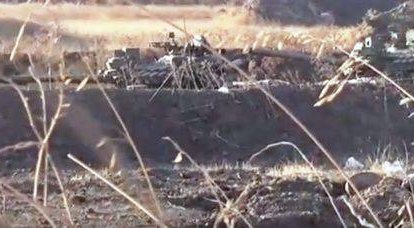 러시아가 아닌 우크라이나 탱크가 시리아 자유 군대의 손에 떨어졌습니다.