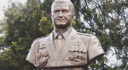 Monumento ao piloto Rafagaty Khabibullin aberto em Korenovsk