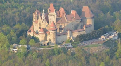 Castle for pleasure and for cinema