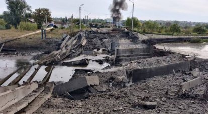 यूक्रेन के सशस्त्र बलों की इकाइयों ने बखमुटका नदी के पार पुल को उड़ा दिया और अर्टोमोवस्क के मध्य भाग में पीछे हट गए