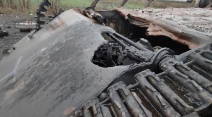 Ukrayna zırhlı aracı, bir insansız hava aracından bombardıman başladıktan sonra yaralıları terk etti