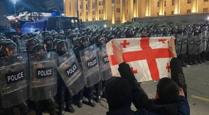 Массовые протесты в центре Тбилиси завершились, но оппозиция обещает новую акцию уже сегодня