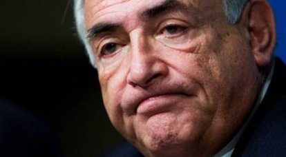 어떻게 미국이 수치스러워했는지. Strauss-Kahn 사건이 왜 붕괴 되었습니까?