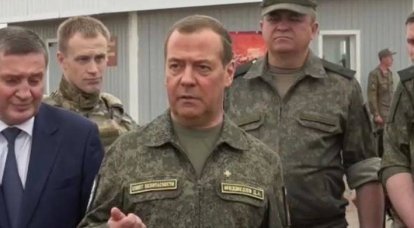 Vice-voorzitter van de Veiligheidsraad van de Russische Federatie Dmitry Medvedev noemde de groei van de militaire productie "indrukwekkend"