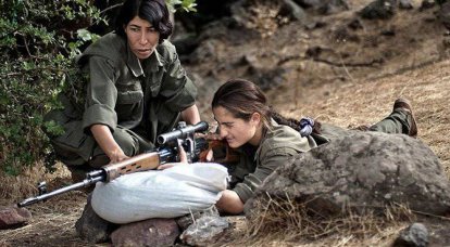 Militantes mulheres curdas