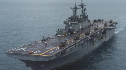 Второй десантный корабль с морпехами США отправляется на Ближний Восток