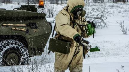 Новый противогаз с функцией защитного шлема разработан для российской армии