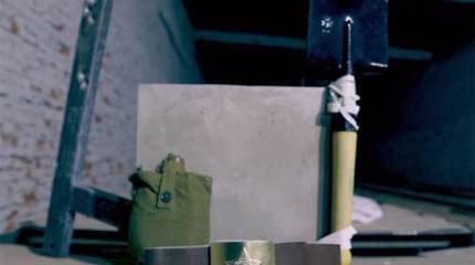 MP-40 против фляжки, сапёрной лопаты и пряжки ремня