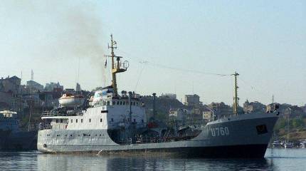 В порту Очакова затонул бывший морской танкер ВМС Украины