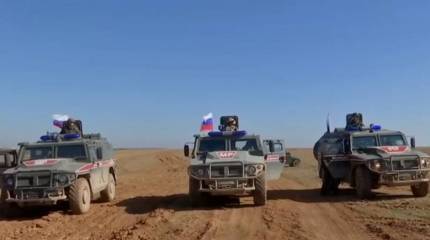 Кадры из бронемашины военной полиции РФ: "каменная" атака на патруль в Сирии