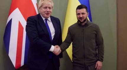 Посетивший Киев британский премьер Джонсон считает, что Зеленскому поможет оружие, разведка и санкции против России